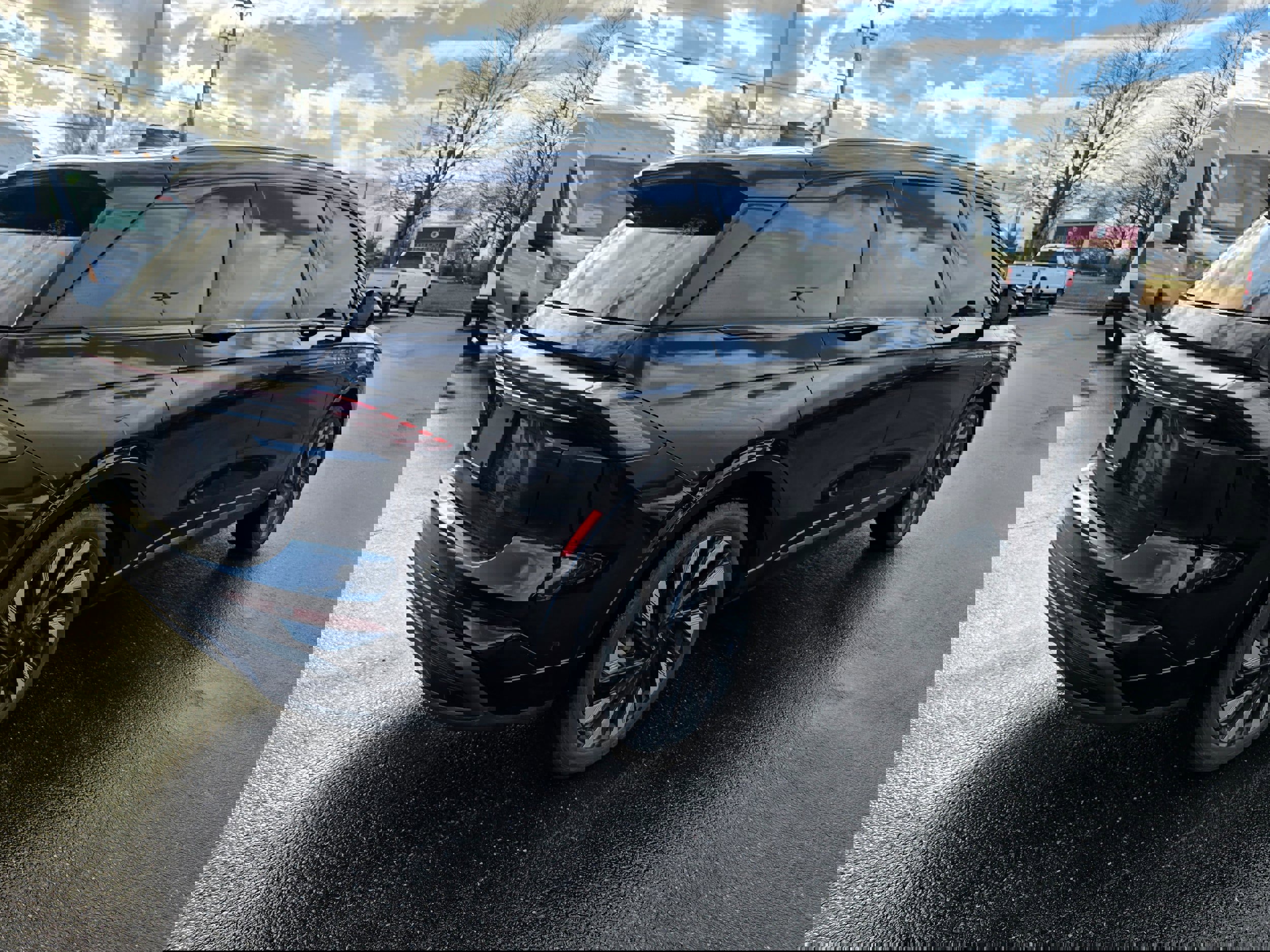 Used 2024 Lincoln Nautilus Reserve w/ Equipment Group 202A image 5