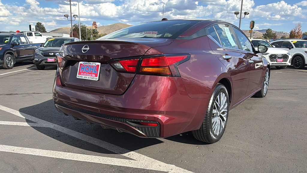 Used 2025 Nissan Altima 2.5 SV FWD image 3