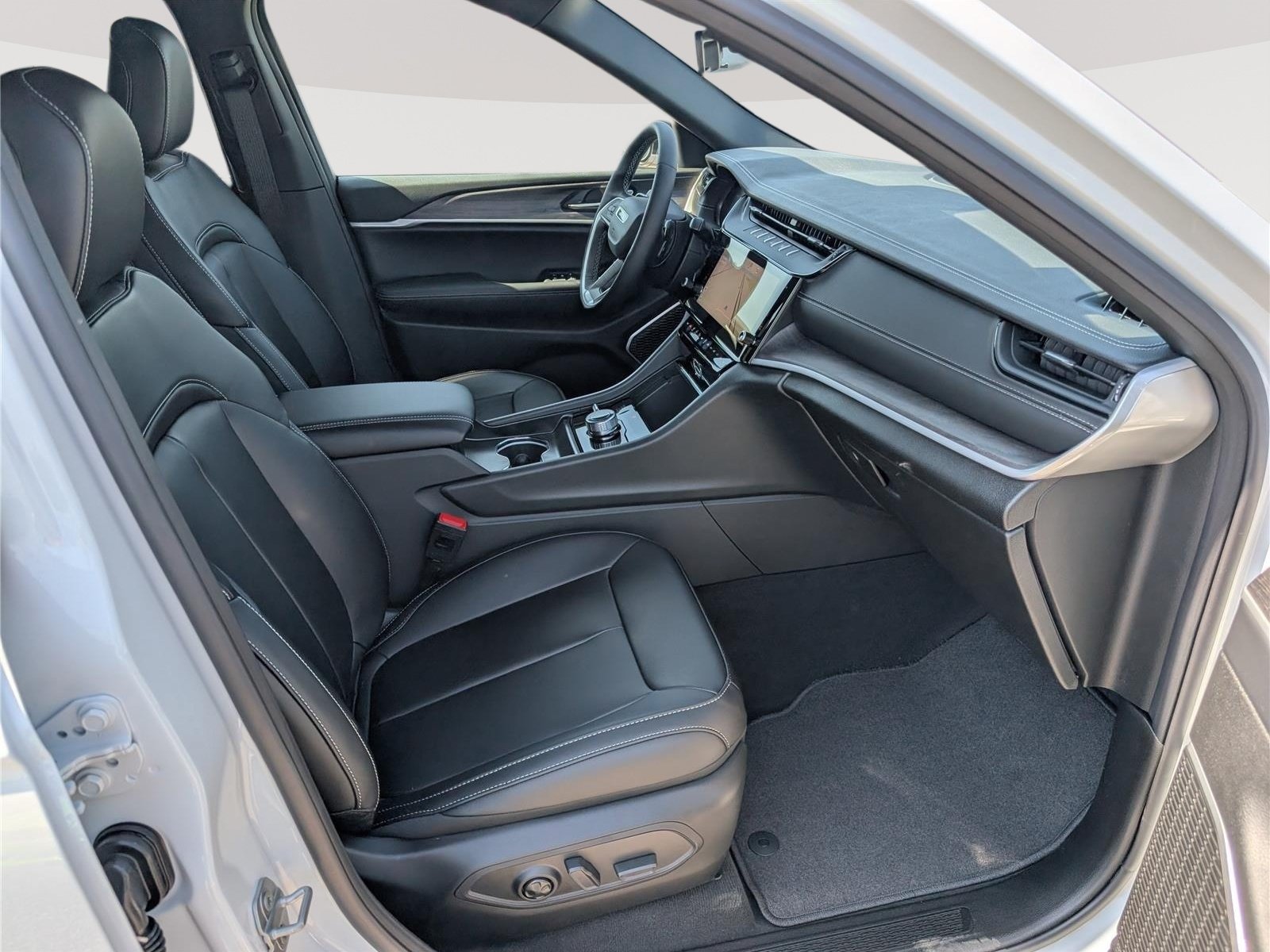 New 2026 Jeep Grand Cherokee Limited AWD/4WD image 6
