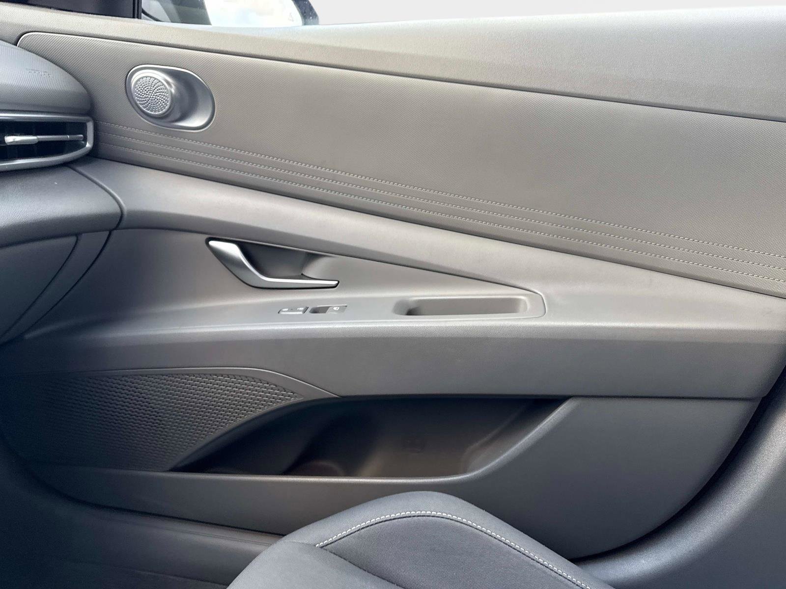 Used 2023 Hyundai Elantra SEL w/ Cargo Package image 22