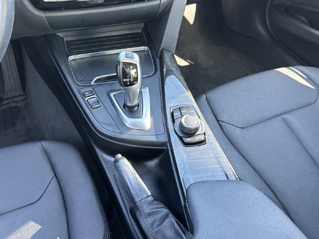Used 2018 BMW 320i Sedan w/ Convenience Package RWD image 17