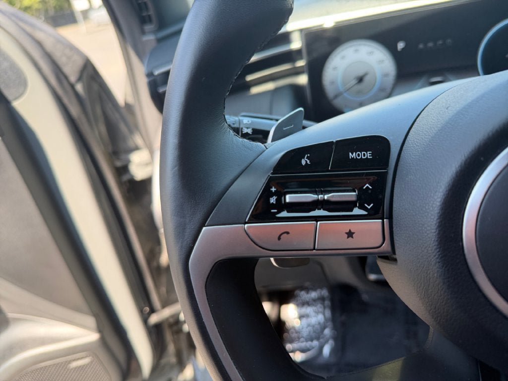 Used 2022 Hyundai Santa Cruz Limited AWD/4WD image 16