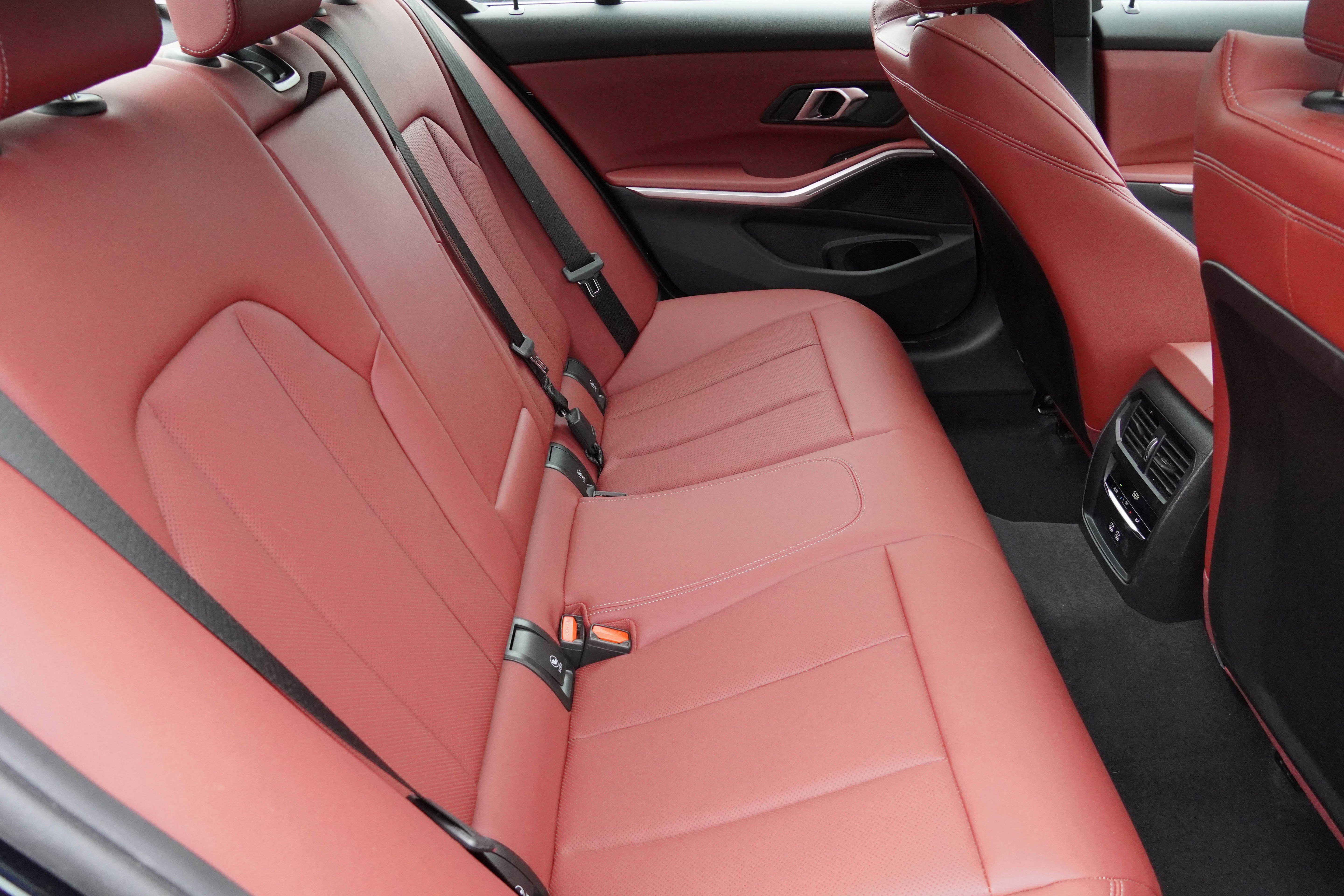 Certified 2025 BMW 330i Sedan RWD image 35