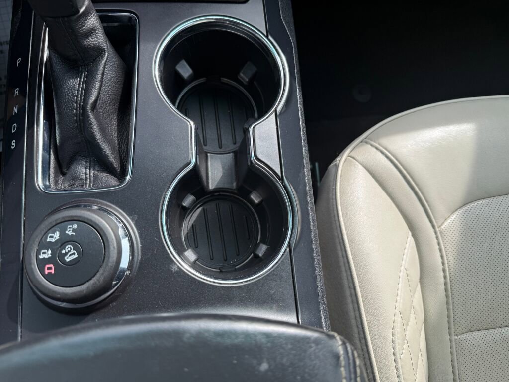 Used 2017 Ford Explorer Platinum image 24