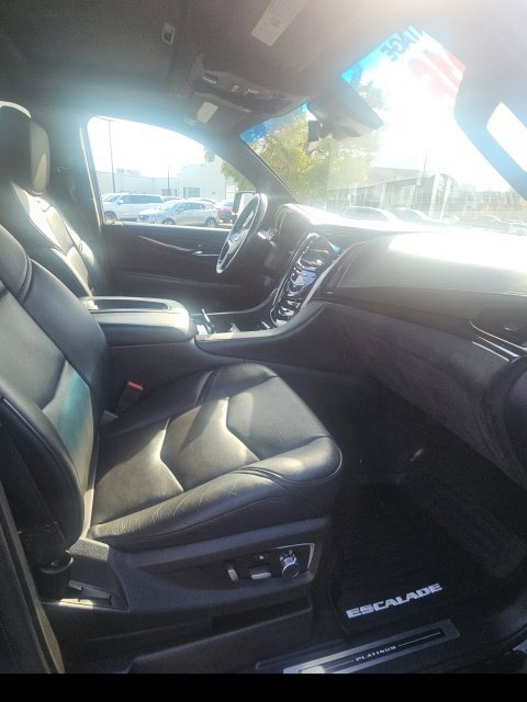 Used 2018 Cadillac Escalade Platinum AWD/4WD image 7