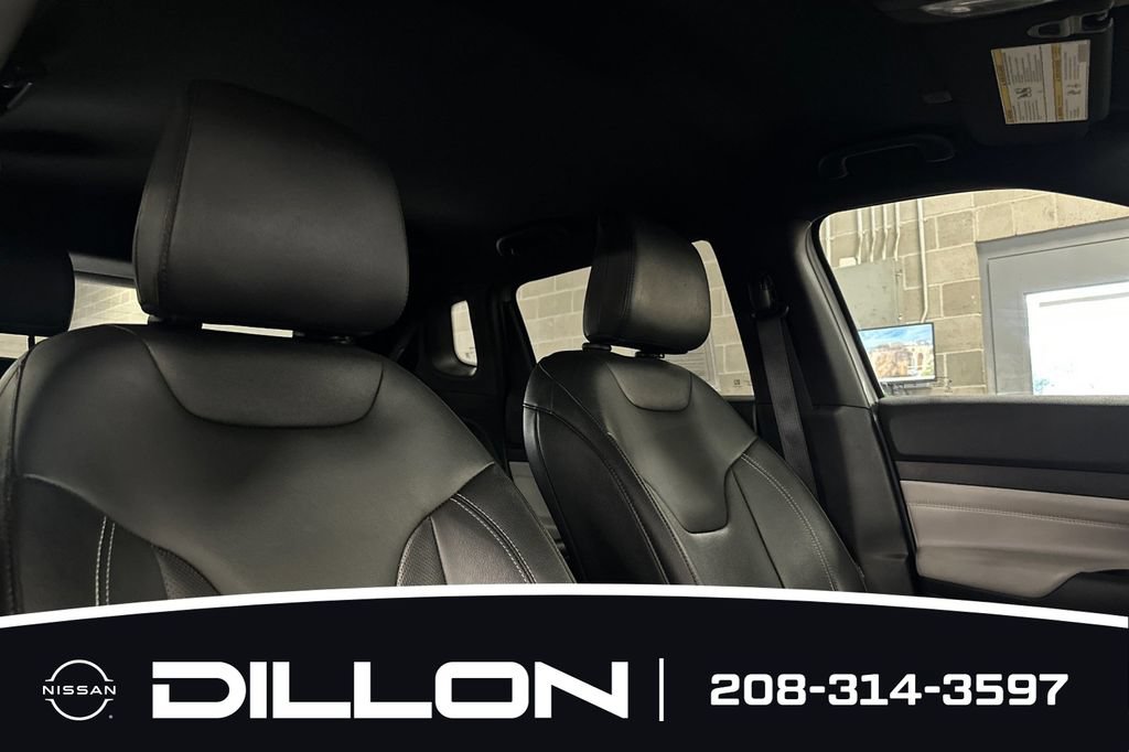 Used 2025 Jeep Compass Limited w/ Elite Group AWD/4WD image 17