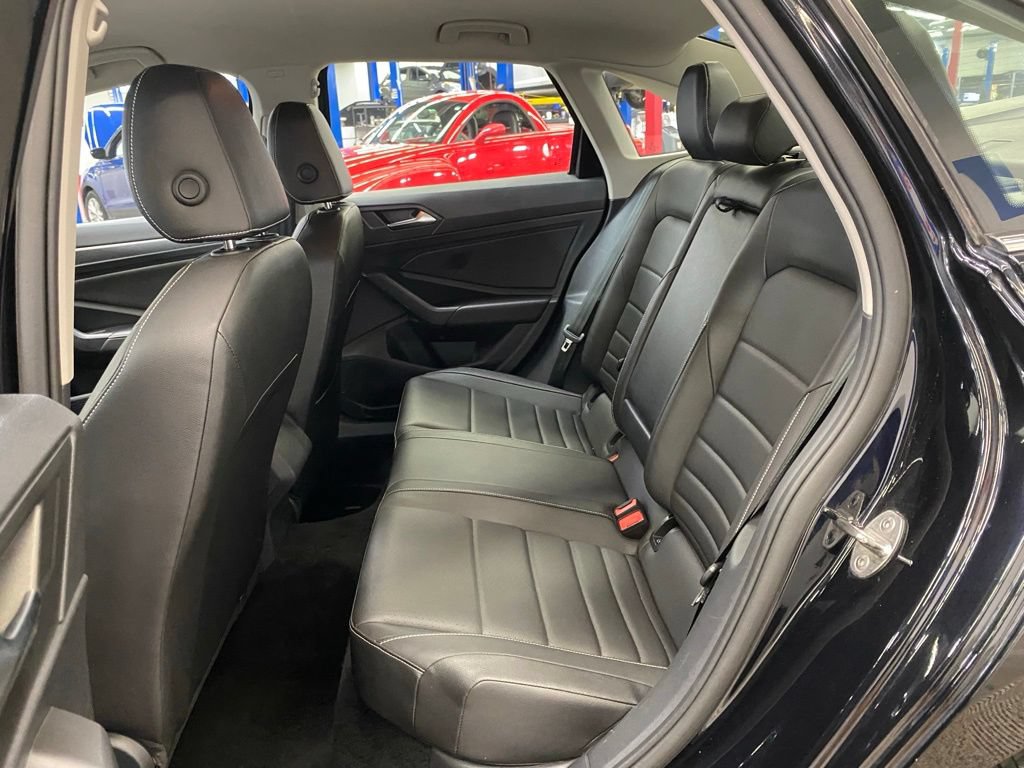 Used 2024 Volkswagen Jetta SE FWD image 14
