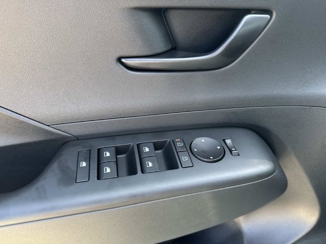 New 2027 Hyundai Kona SE FWD image 22