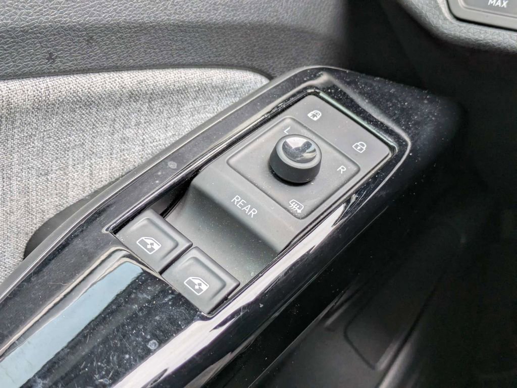 Certified 2023 Volkswagen ID.4 Pro image 29