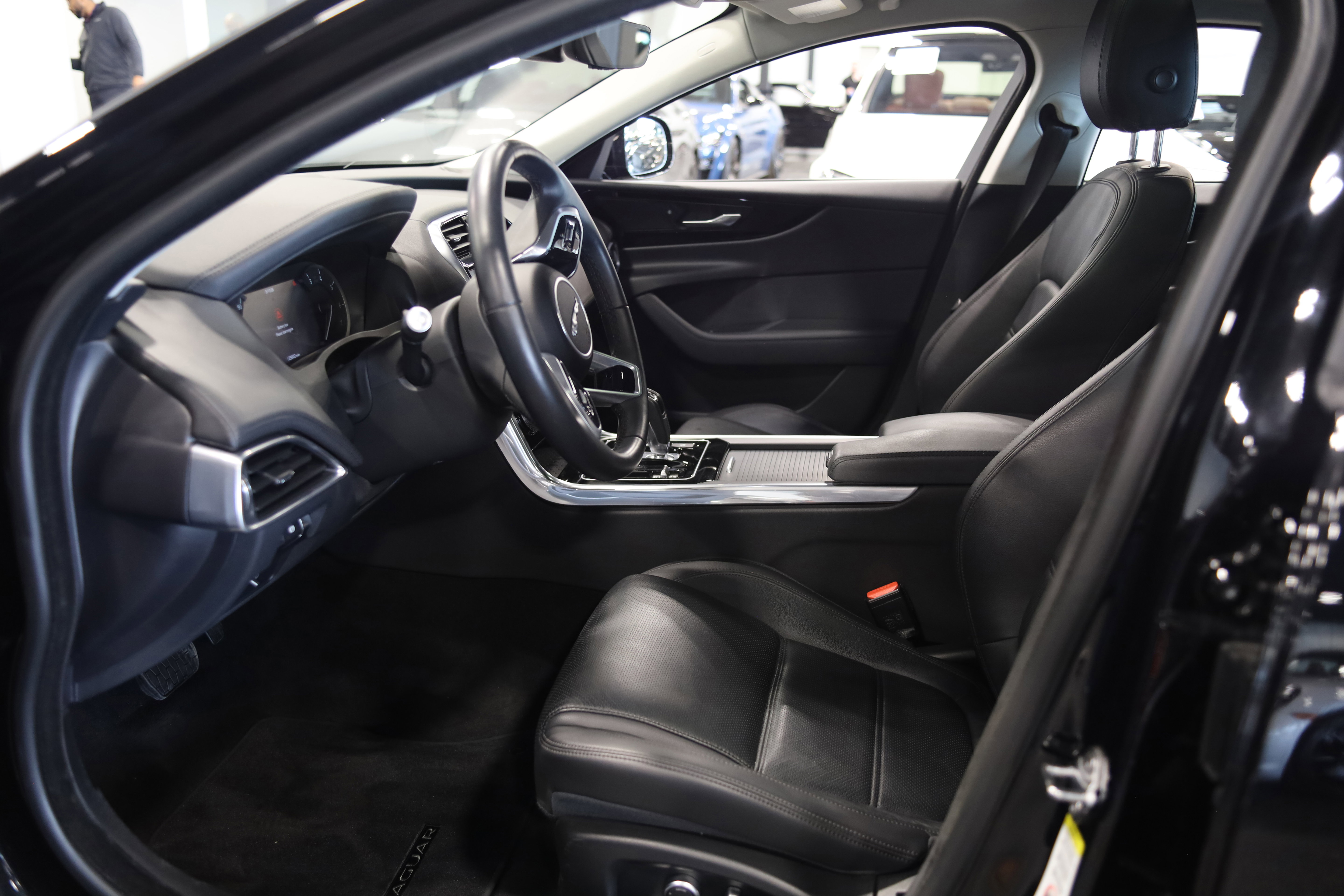 Used 2020 Jaguar XE S image 12