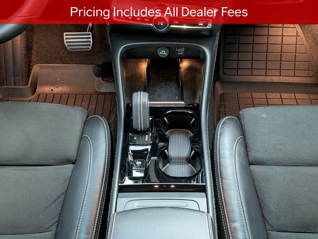 Used 2022 Volvo XC40 T5 R-Design w/ Advanced Package AWD/4WD image 19