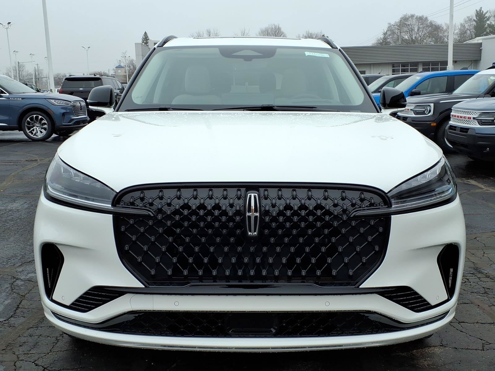 New 2026 Lincoln Aviator AWD image 2