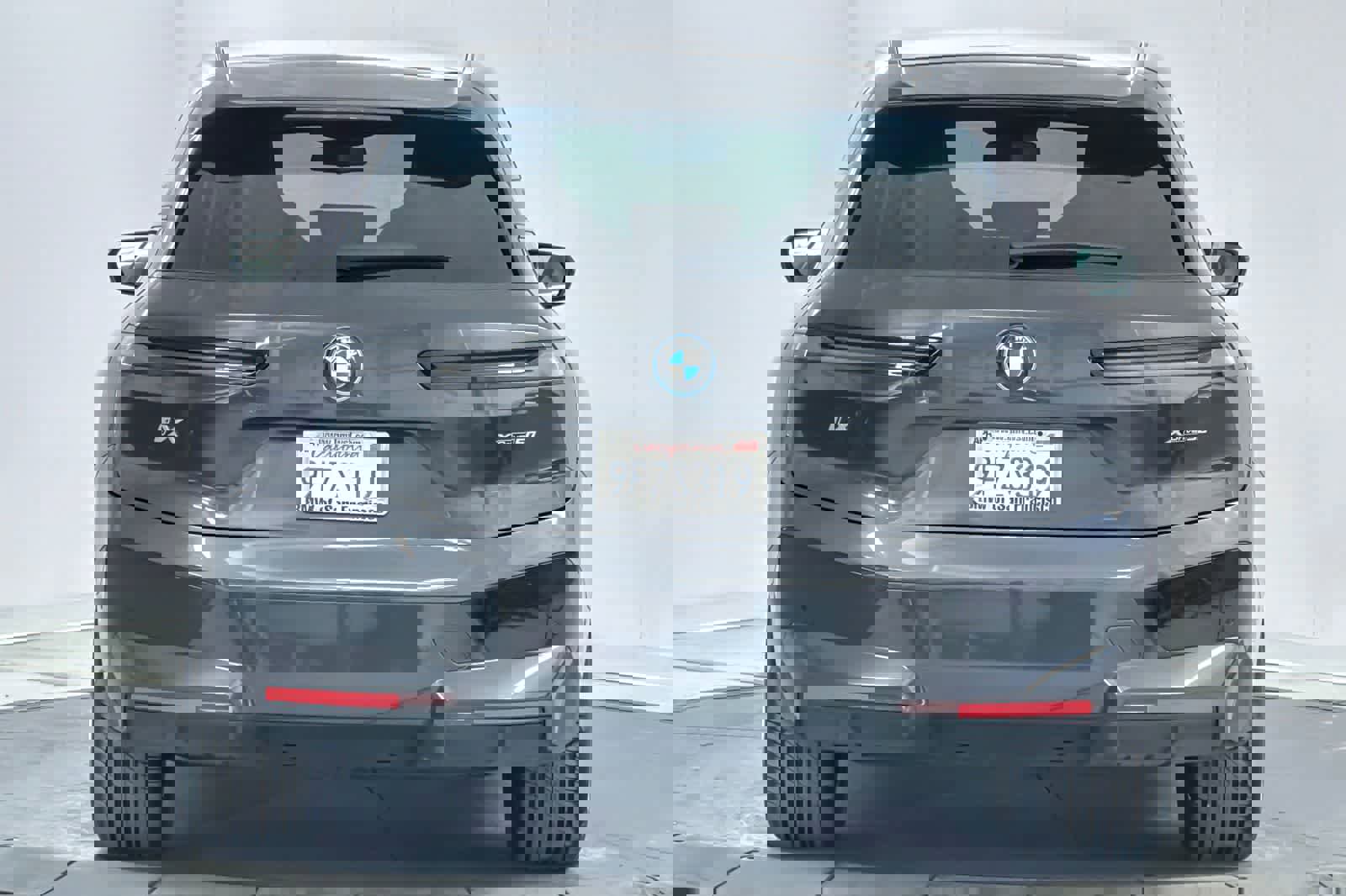 Used 2023 BMW iX xDrive50 w/ Premium Package image 7