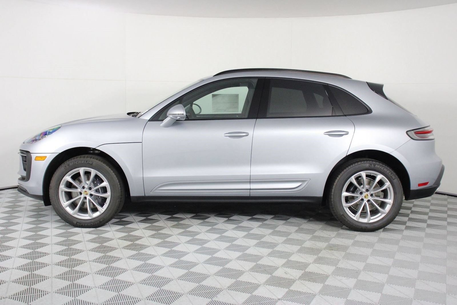 New 2026 Porsche Macan AWD/4WD image 2