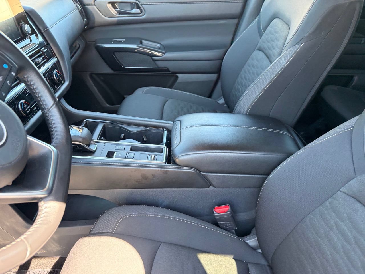 Certified 2025 Nissan Pathfinder SV FWD image 16
