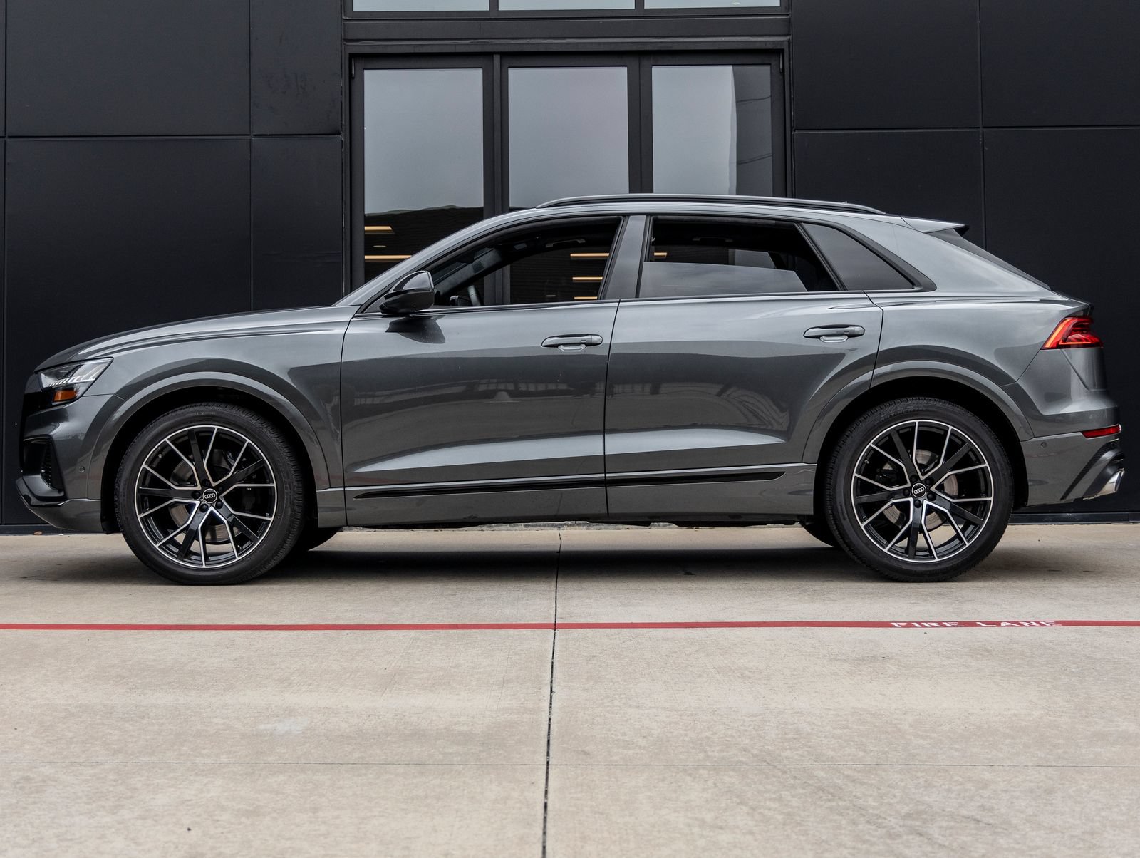 Used 2023 Audi SQ8 Premium Plus AWD/4WD image 9