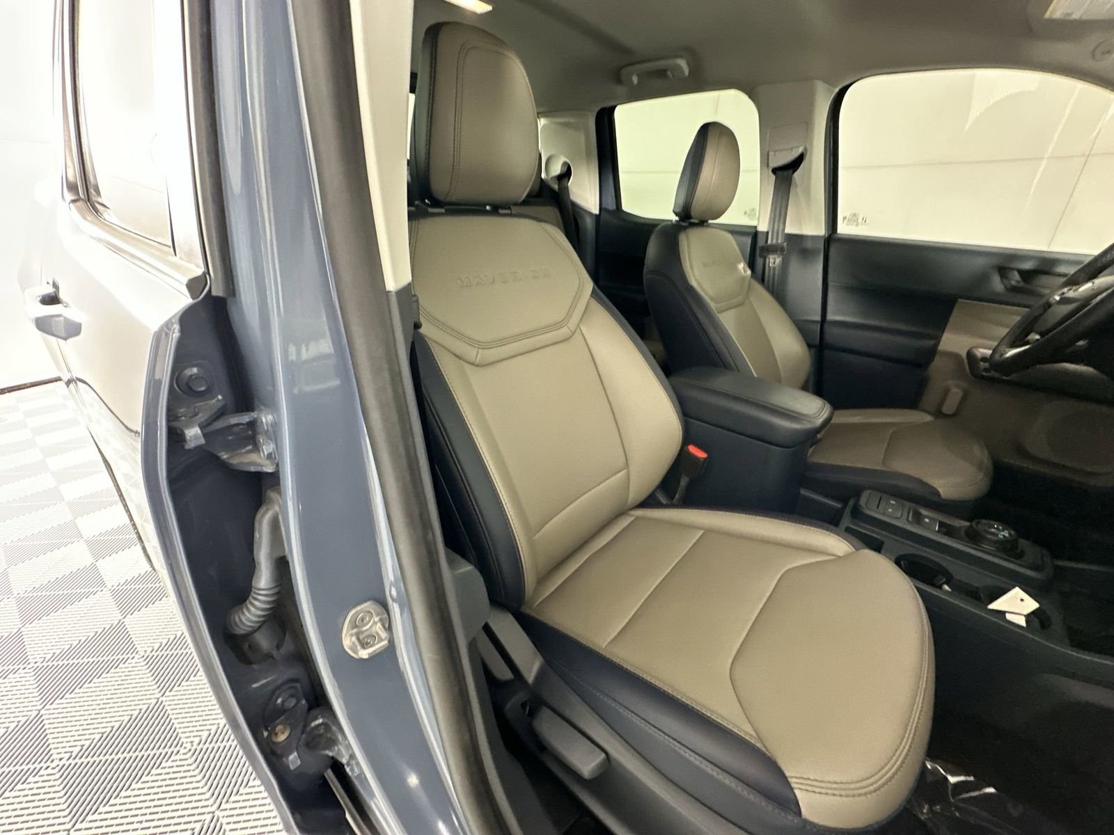 Used 2025 Ford Maverick Lariat w/ 4K Tow Package image 27