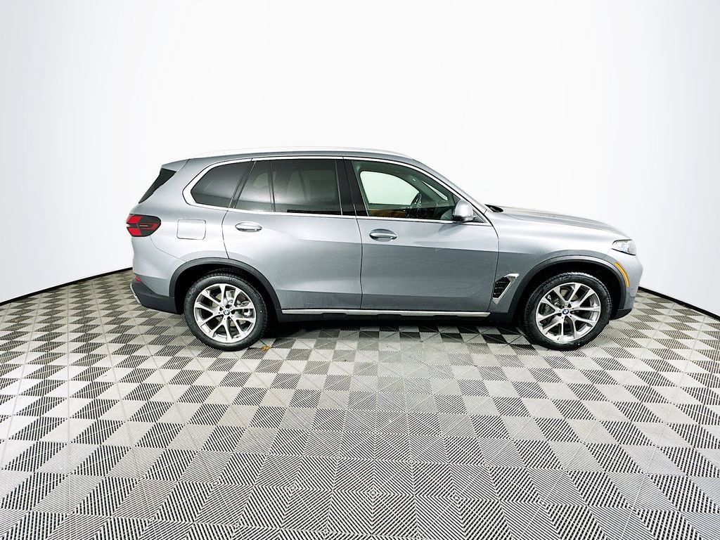 Used 2026 BMW X5 xDrive40i w/ Climate Comfort Package image 9