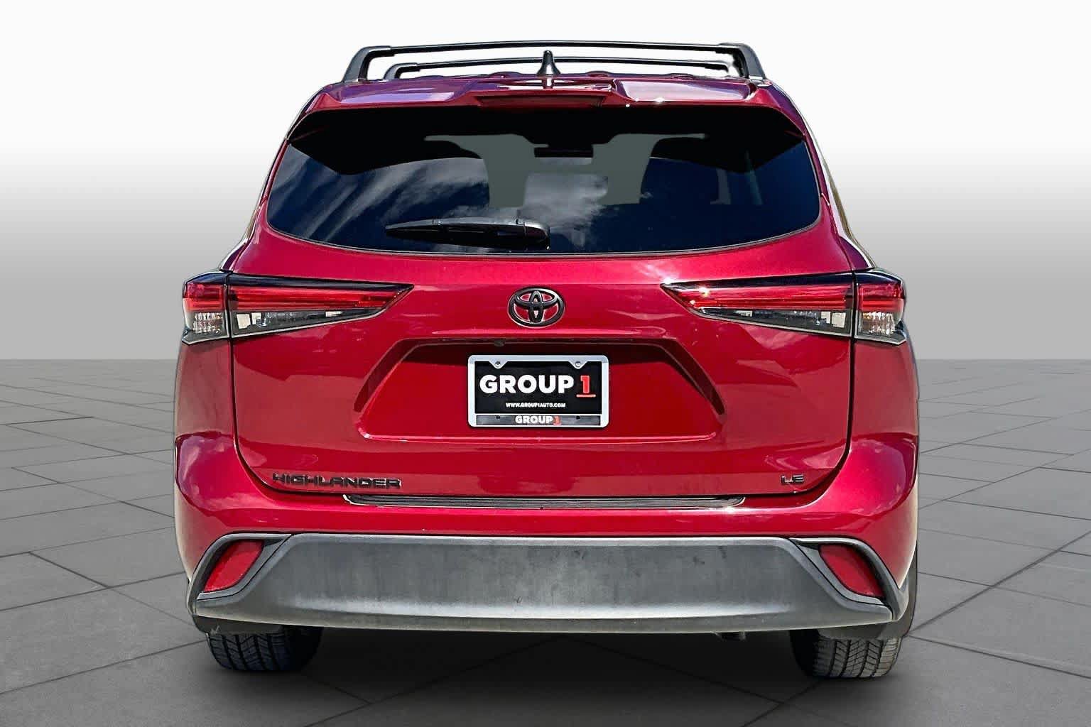 Used 2022 Toyota Highlander LE FWD image 5