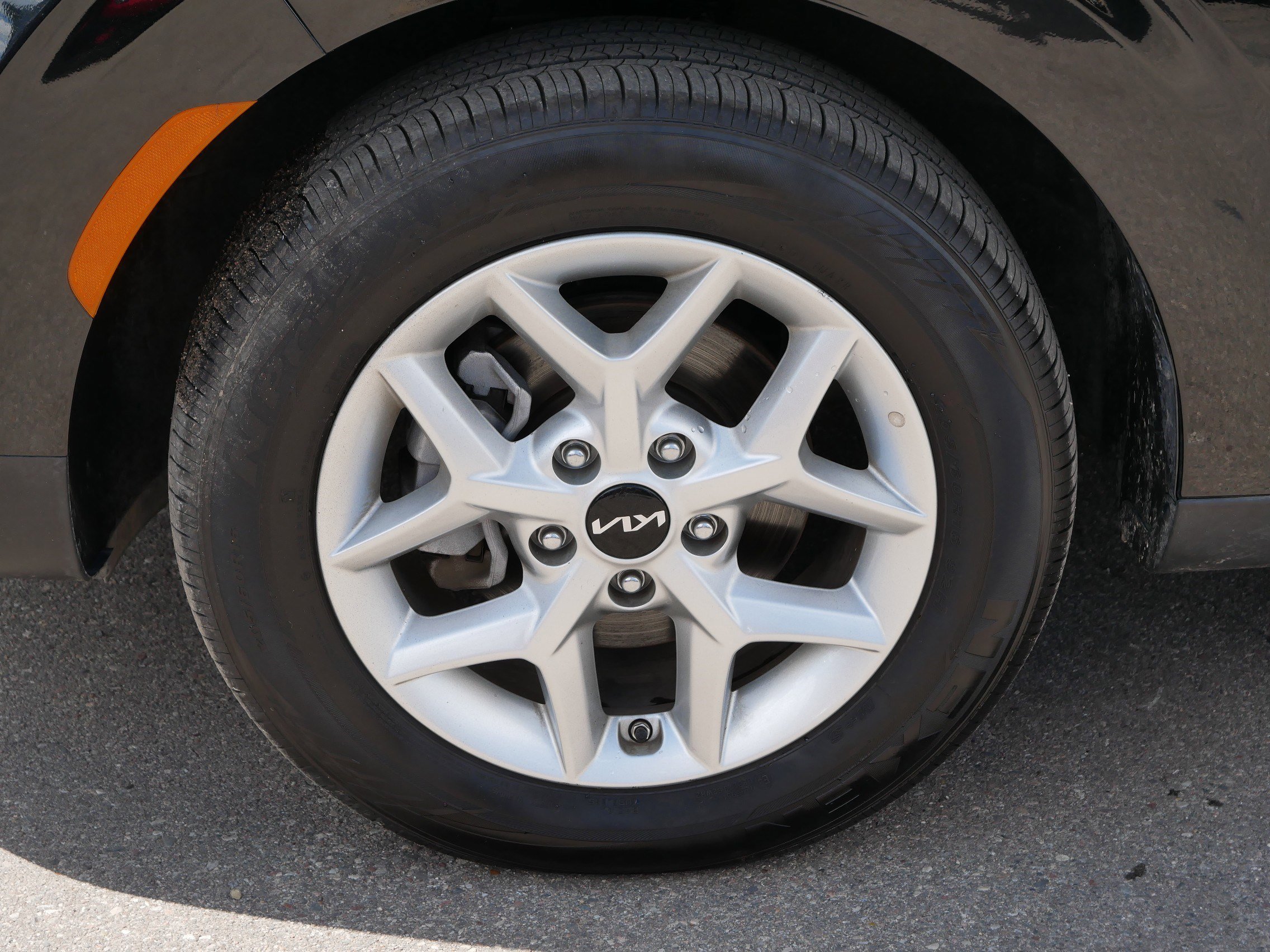 Certified 2025 Kia Soul LX FWD image 15