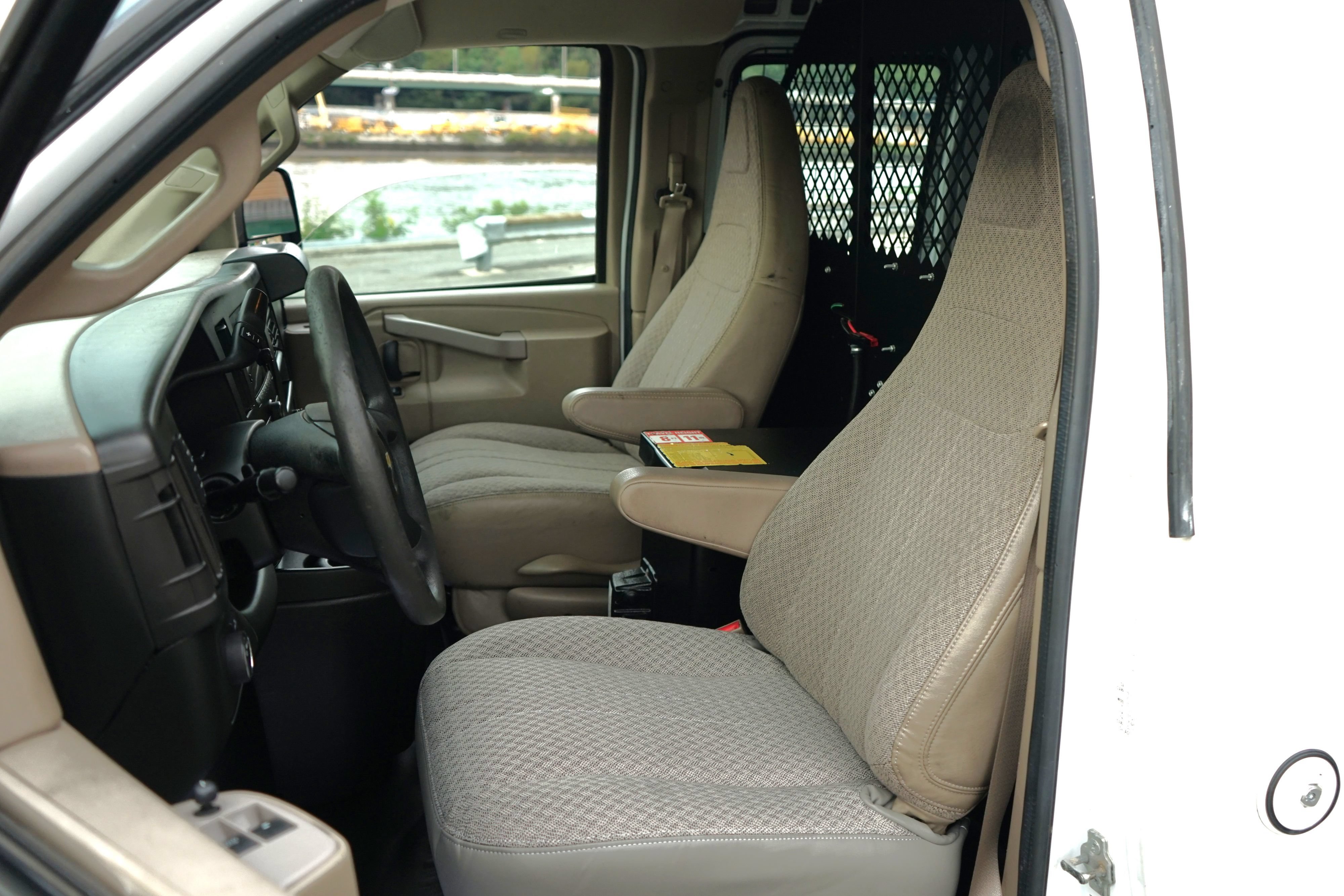 Used 2017 Chevrolet Express 2500 RWD image 7