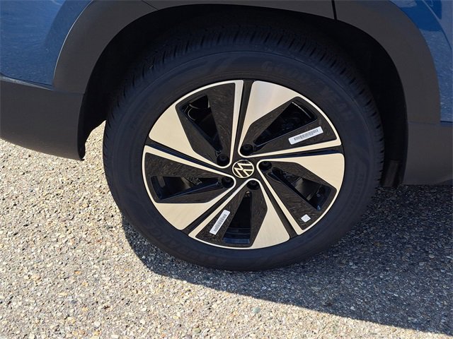 New 2025 Volkswagen Taos SE image 5