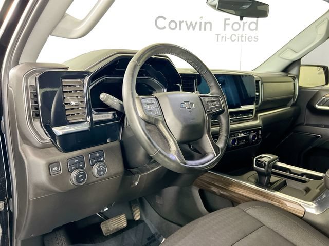 Used 2024 Chevrolet Silverado 1500 RST AWD/4WD image 3