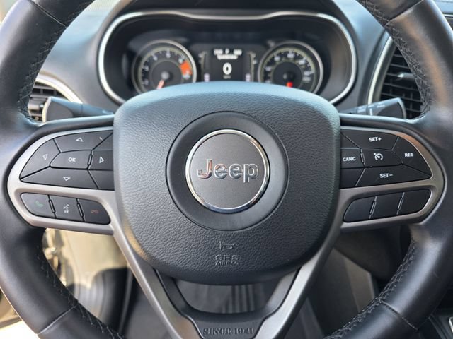 Used 2019 Jeep Cherokee Latitude Plus w/ Comfort/Convenience Group FWD image 33