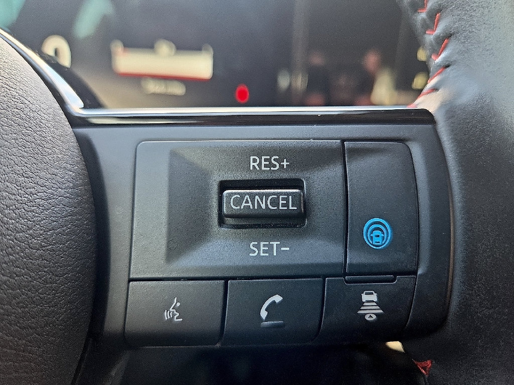 Used 2025 Nissan Kicks SR FWD image 21