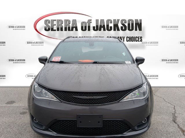 Used 2018 Chrysler Pacifica Touring-L w/ S Appearance Package image 3