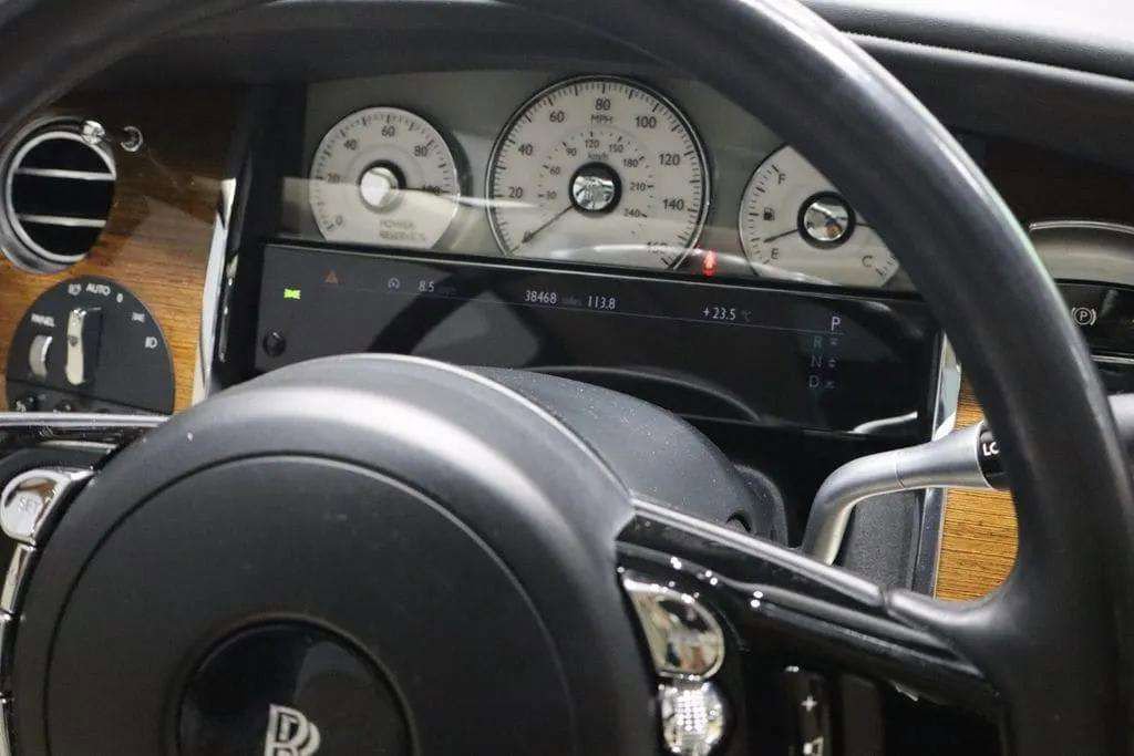 Used 2010 Rolls-Royce Ghost RWD image 17