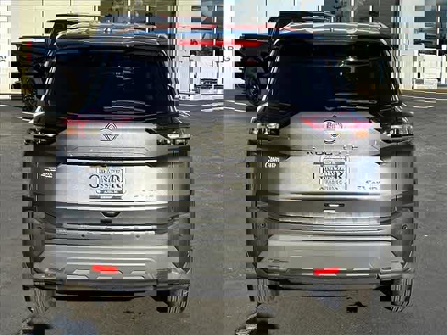 Used 2022 Nissan Rogue SV image 4