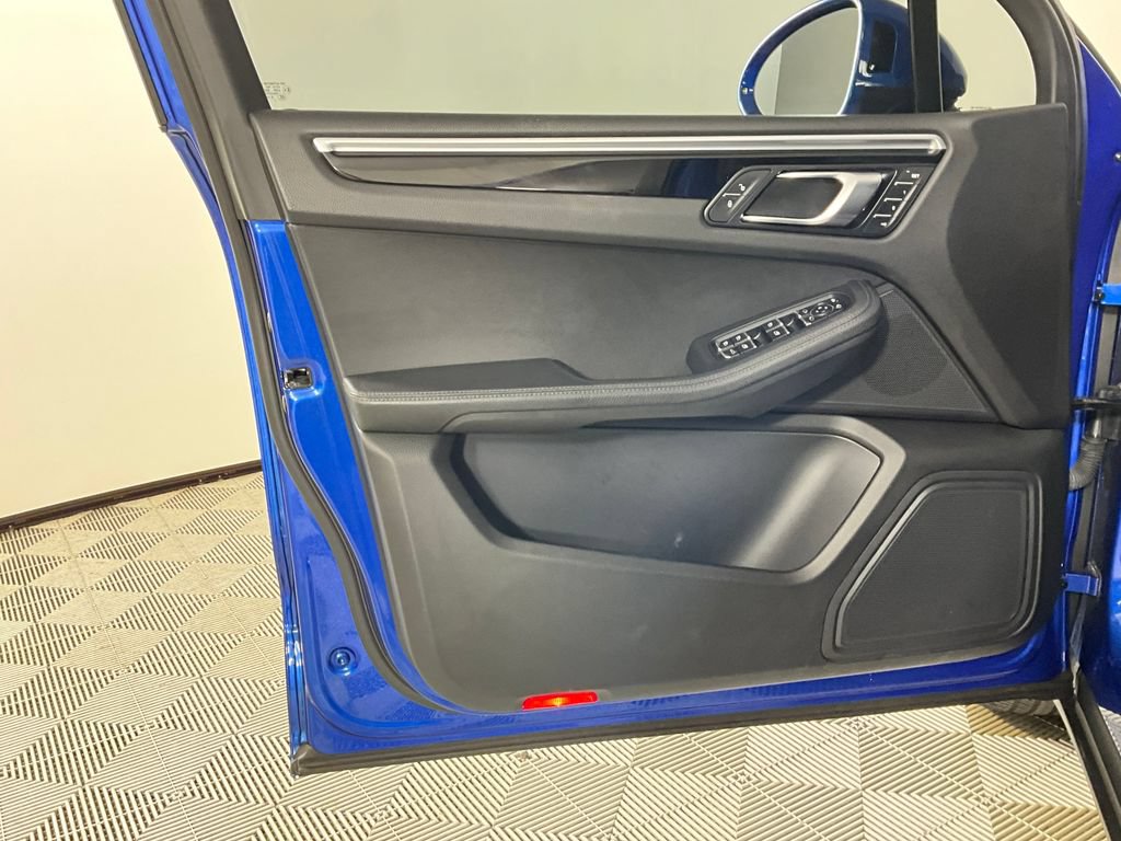 Used 2018 Porsche Macan AWD/4WD image 18