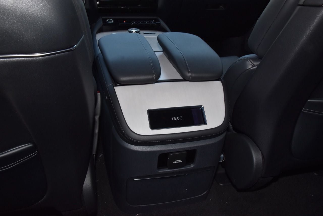 New 2026 Lincoln Navigator Reserve w/ Jet Appearance Package AWD/4WD image 19