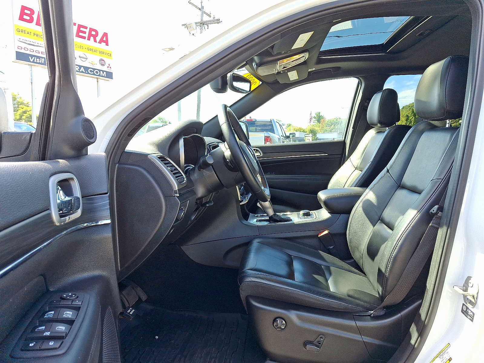 Used 2022 Jeep Grand Cherokee Limited image 14