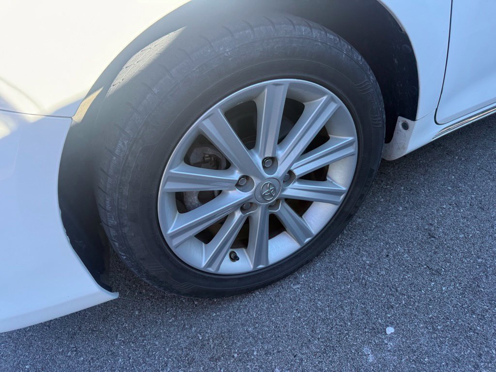 Used 2013 Toyota Camry XLE w/ Leather Pkg FWD image 3