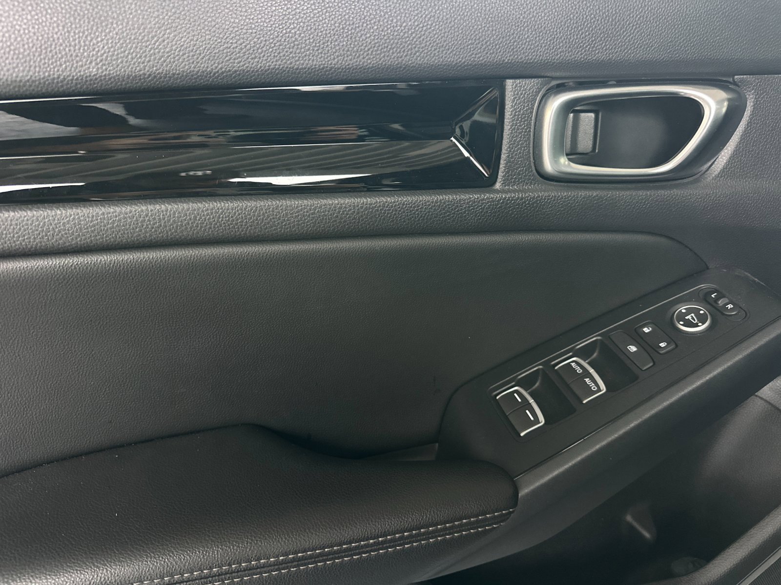 Used 2022 Honda Civic EX-L image 10