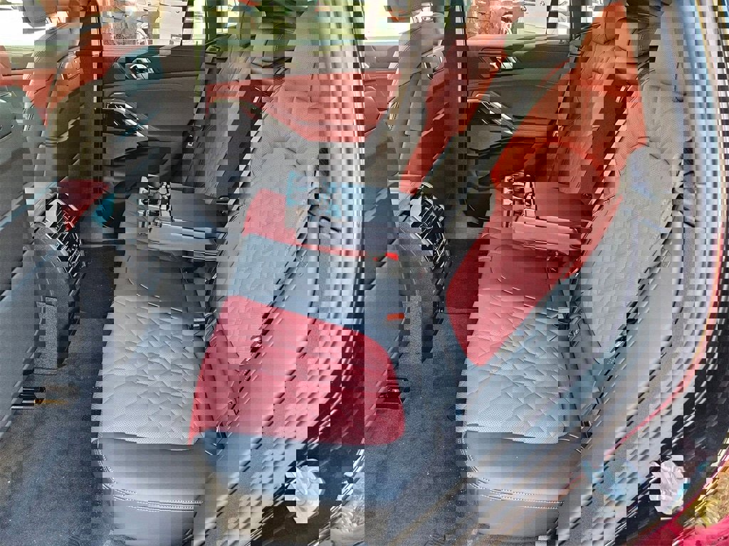 New 2026 BMW X6 xDrive40i w/ Climate Comfort Package image 21