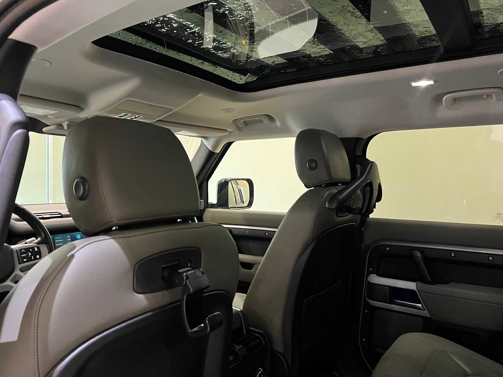 Used 2020 Land Rover Defender 110 SE image 12