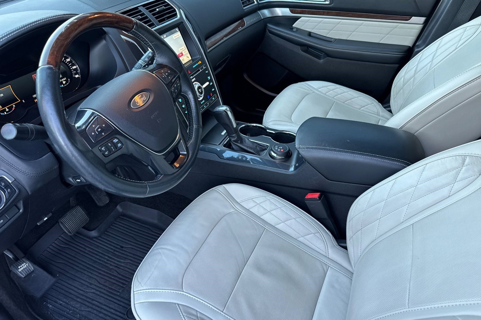 Used 2017 Ford Explorer Platinum image 11