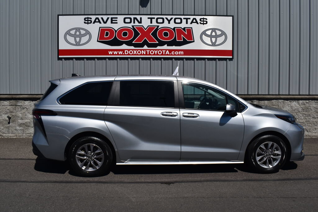Certified 2024 Toyota Sienna LE AWD/4WD image 8
