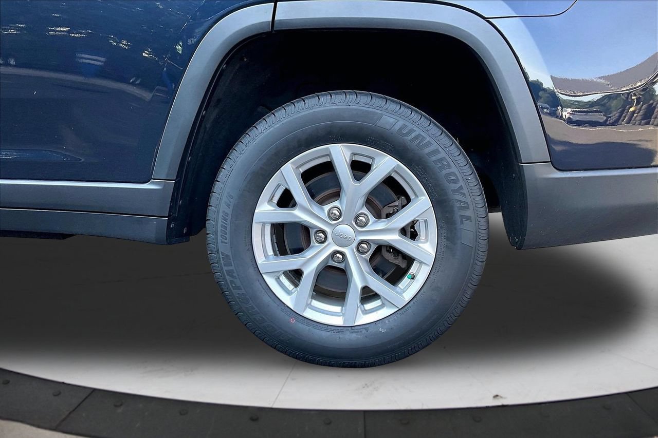 Certified 2023 Jeep Grand Cherokee L Limited AWD/4WD image 37