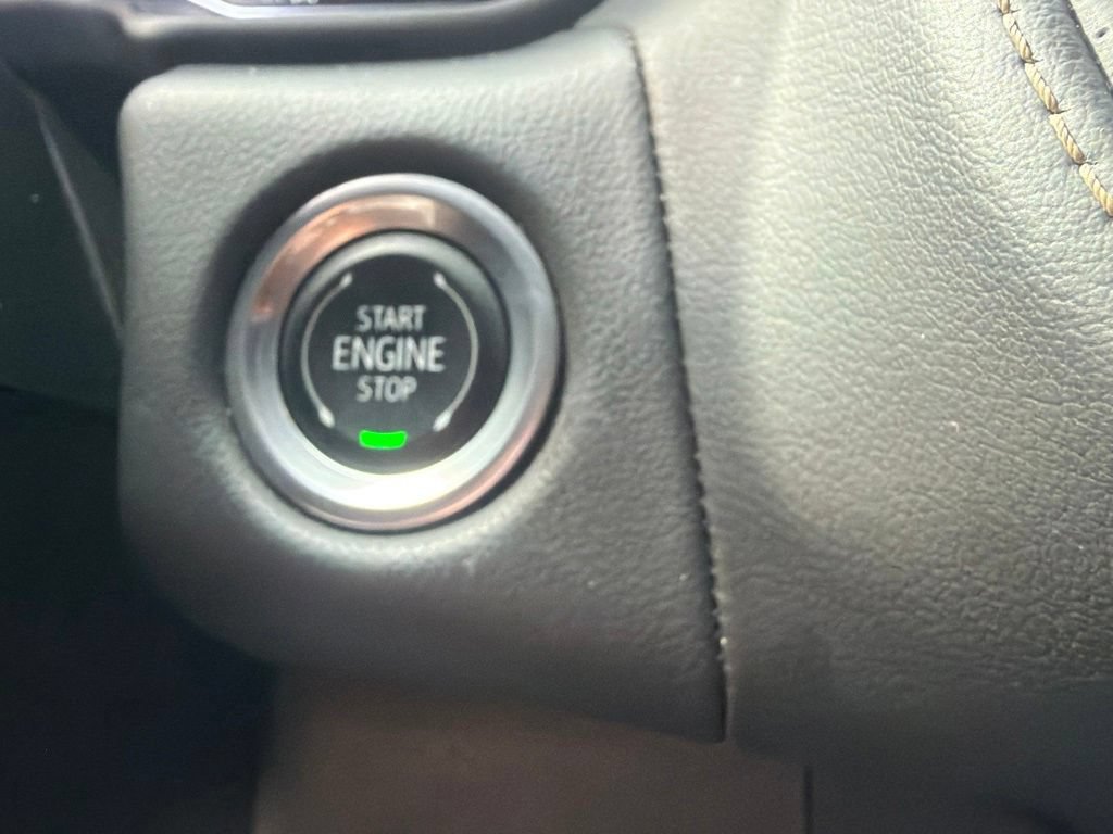Used 2024 GMC Yukon SLT AWD/4WD image 29