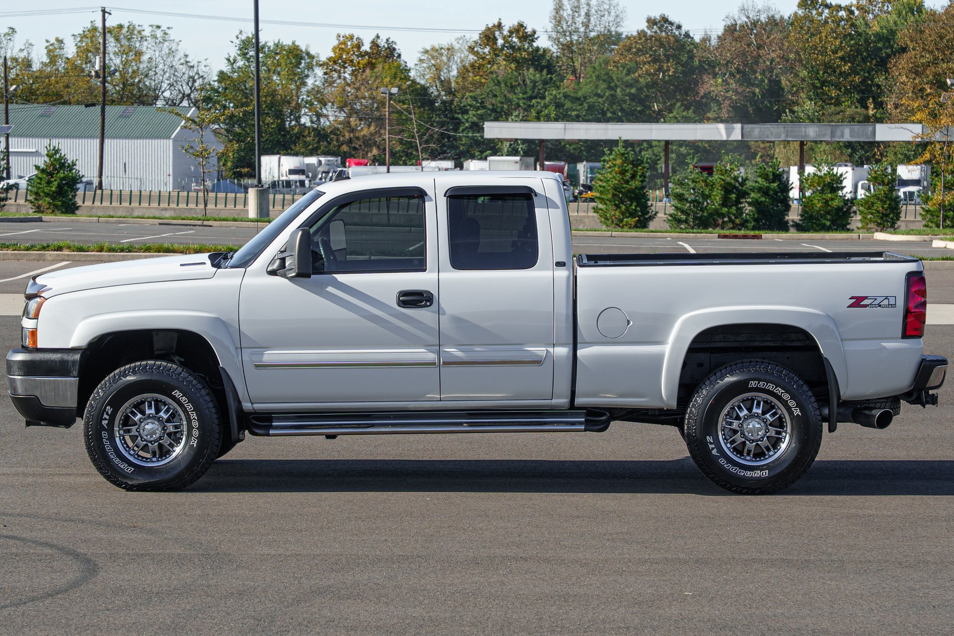 Used 2006 Chevrolet Silverado 2500 LT w/ Heavy-Duty Power Package AWD/4WD image 2