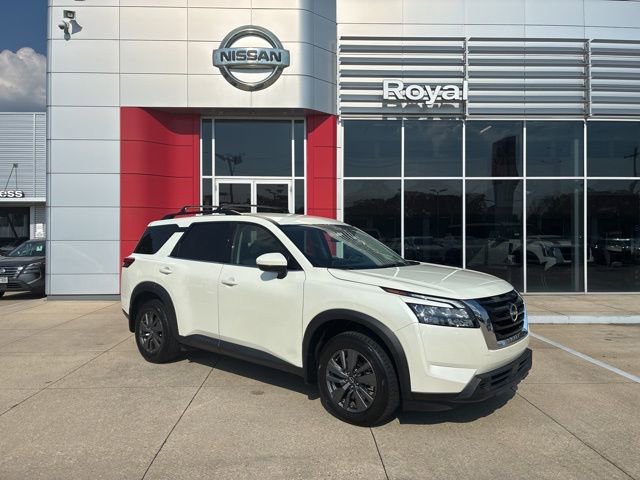 Used 2024 Nissan Pathfinder SV image 1