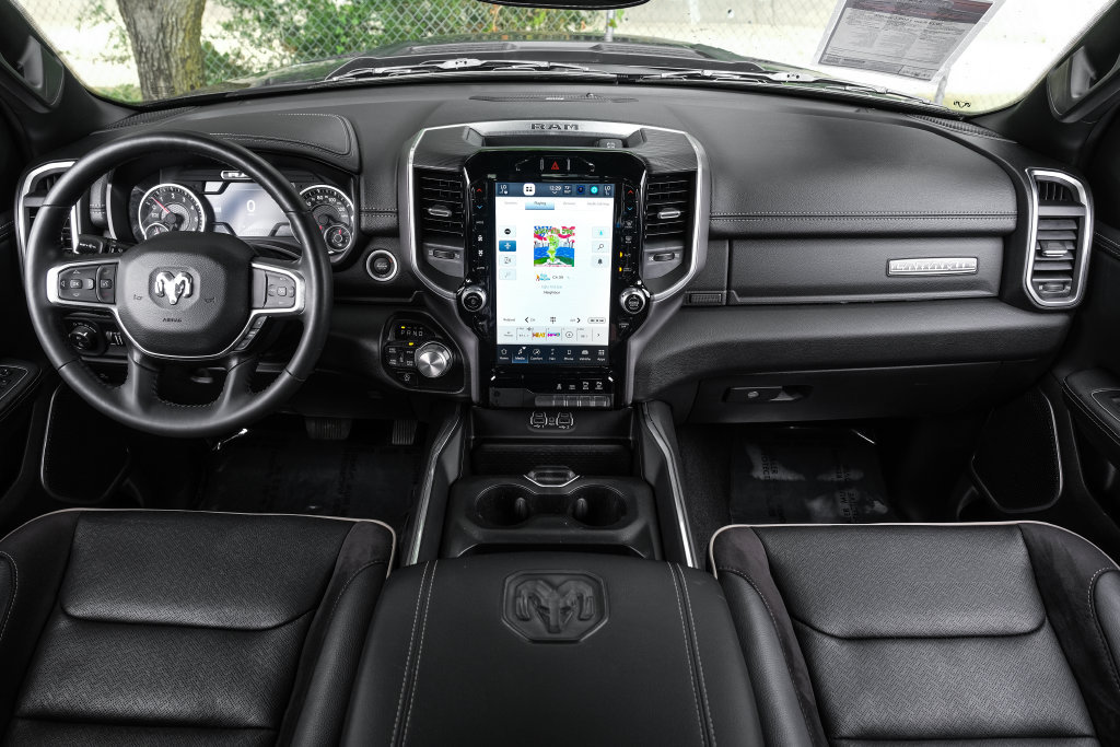 Used 2023 RAM 1500 Laramie AWD/4WD image 5