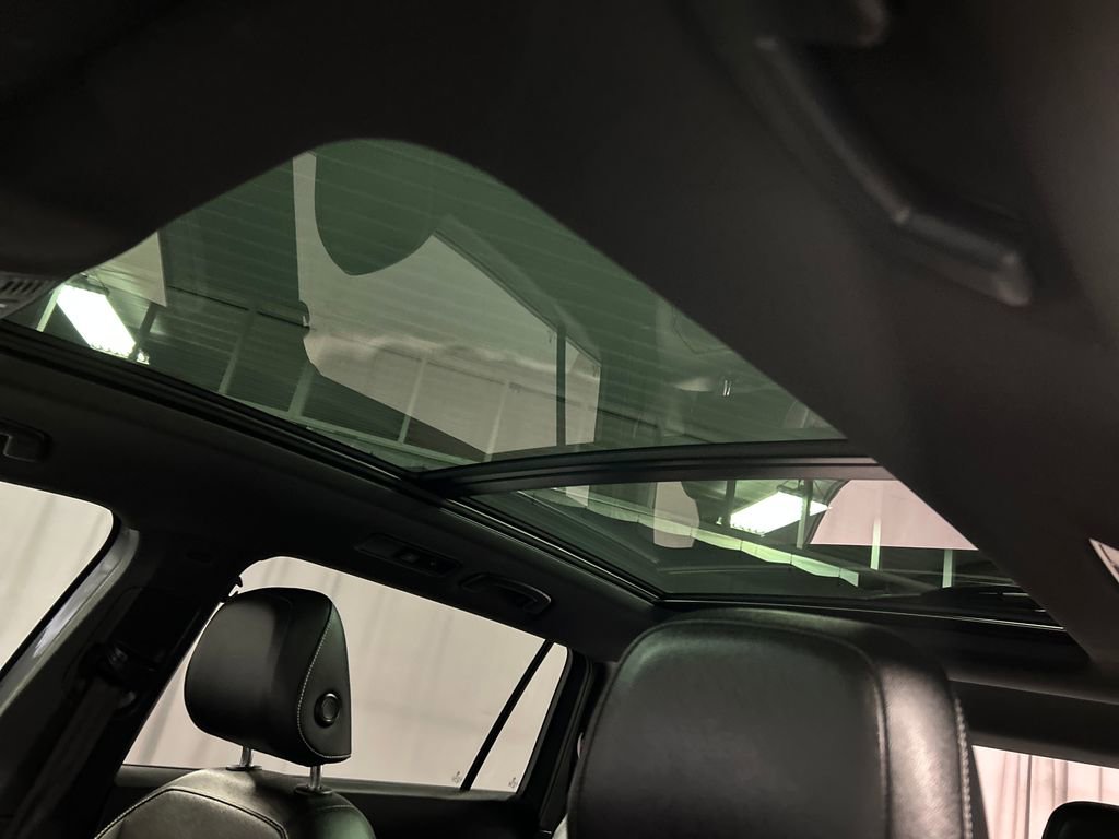 Used 2022 Volkswagen Tiguan SE R-Line image 21