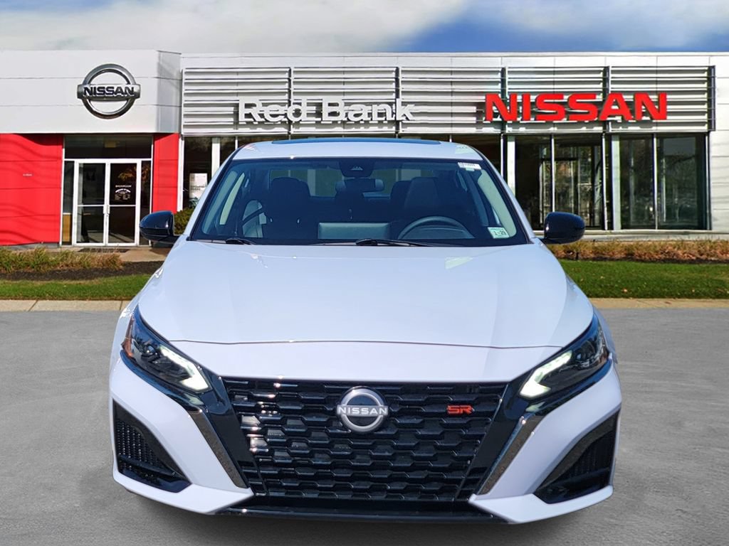 Used 2024 Nissan Altima 2.5 SR w/ SR Premium Package FWD image 2