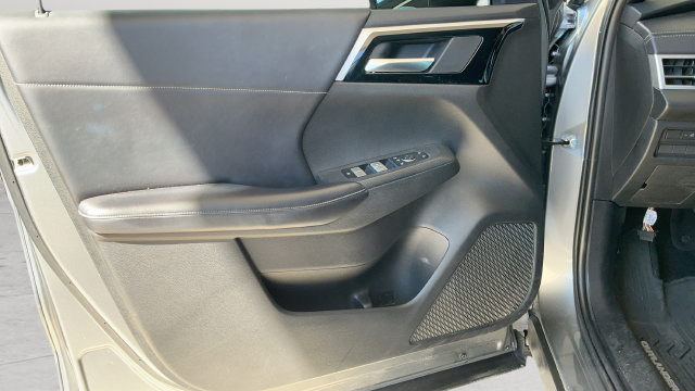 Used 2023 Mitsubishi Outlander SE Black Edition FWD image 19