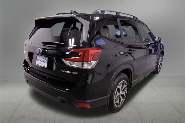Used 2023 Subaru Forester Premium AWD/4WD image 5
